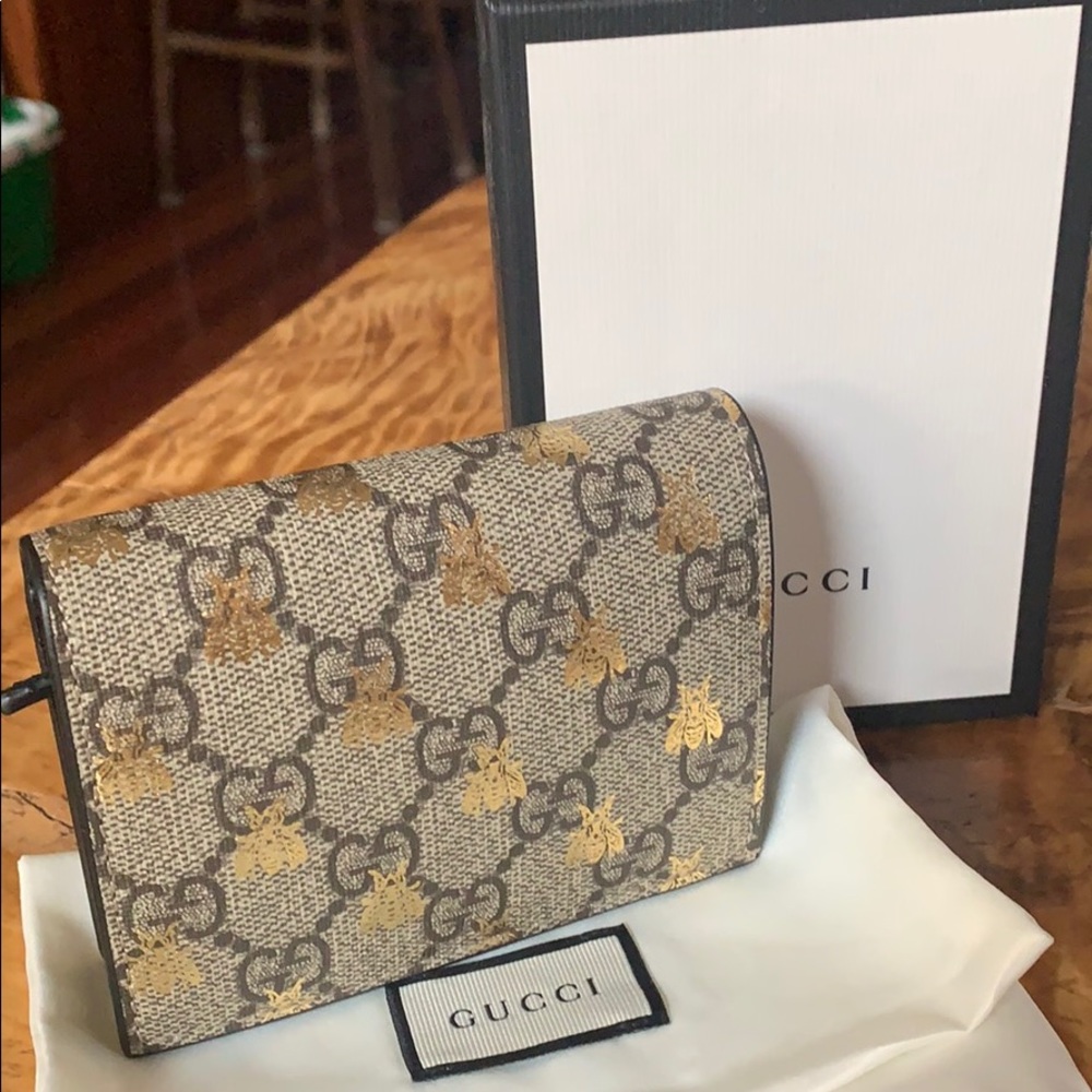 Authentic Gucci Beige GG Supreme Bees Wallet